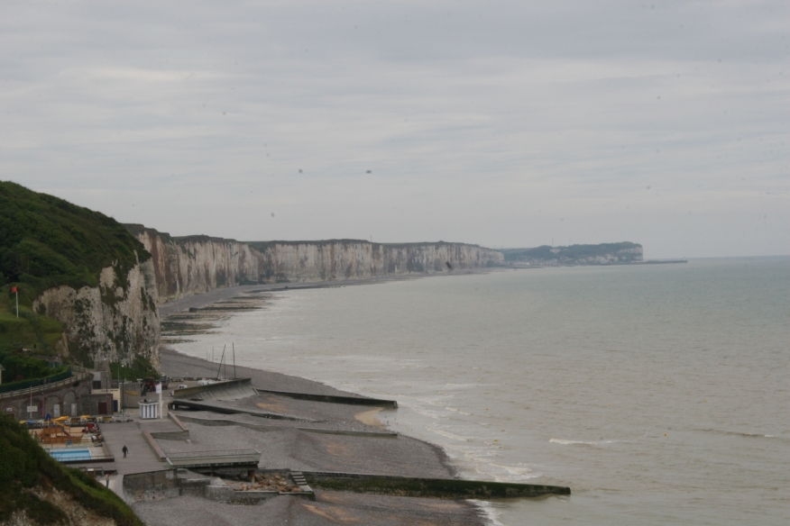 Photograph 
of the beach from Veules-les-Roses to St Valery (photo taken June 2009)