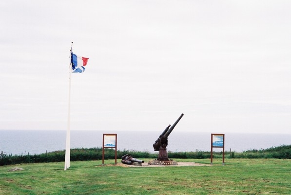 Photograph 
of gun on Veules-les-Roses cliff top (photo taken June 2009)